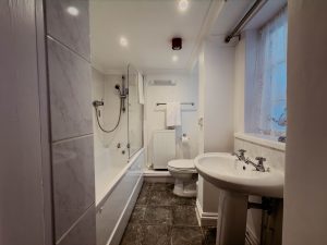 Newport Quay Hotel Room 11 Bathroom