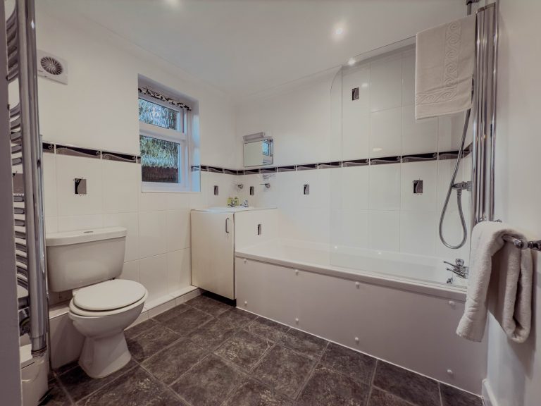 Newport Quay Hotel Room 12 Bathroom