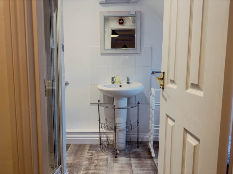 Newport Quay Hotel Room 2 Bathroom