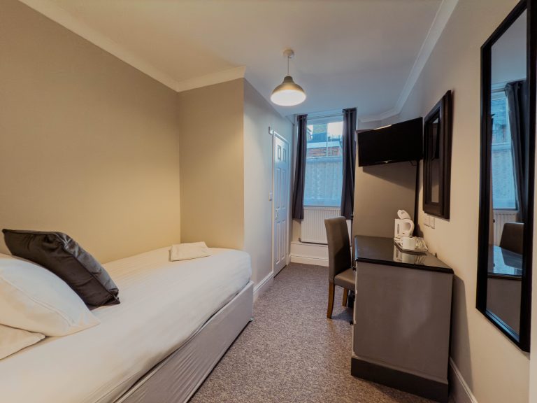 Newport Quay Hotel Room 6 Single Room Single Bed